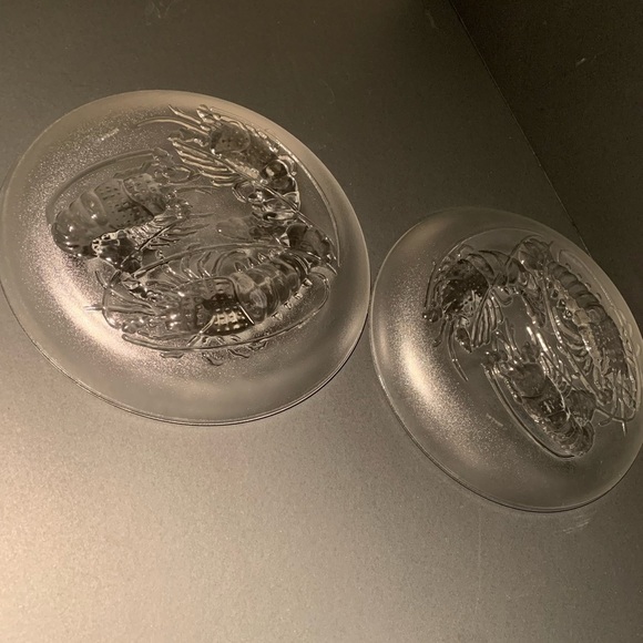 VINTAGE Pasari Clear Embossed Shrimp Scalloped Plate Set 2 Dish Frosted Glass - Picture 4 of 4